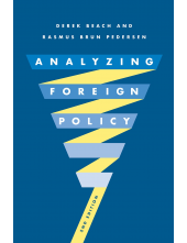 Analyzing Foreign Policy - Humanitas