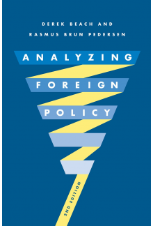 Analyzing Foreign Policy - Humanitas
