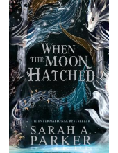 When the Moon Hatched. Moonfall Series 1 - Humanitas
